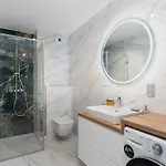 Deluxe Amsterdam 02 By Bookinghost * קרקוב