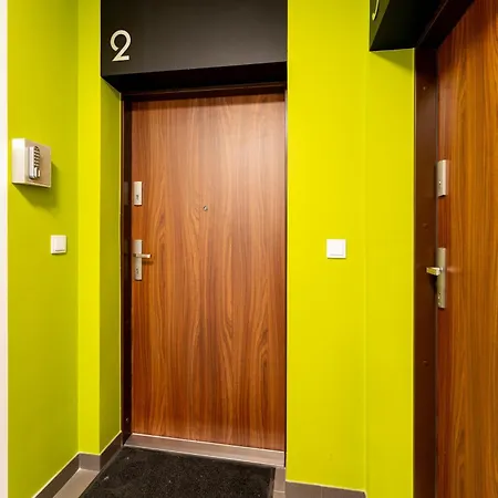 Deluxe Amsterdam 02 By Bookinghost