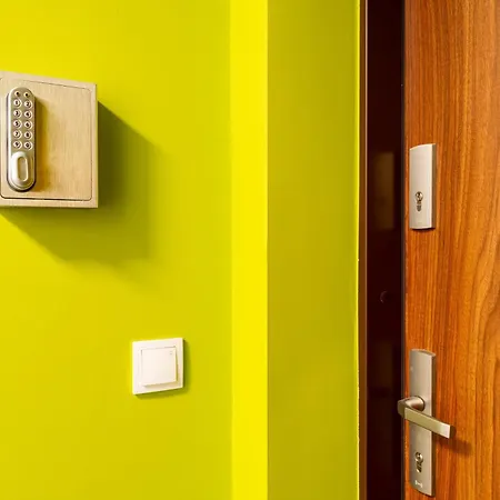 Deluxe Amsterdam 02 By Bookinghost *